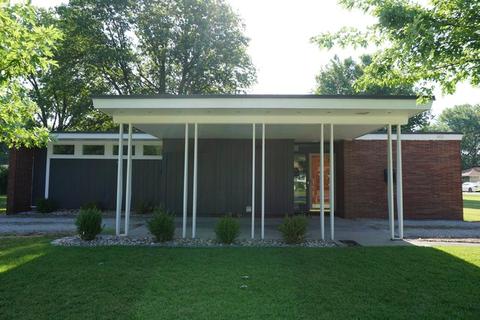 800 E Scott St, Tuscola, IL 61953 photo 2