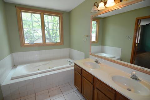 856 Millcreek Cir, Elgin, IL 60123 photo 14