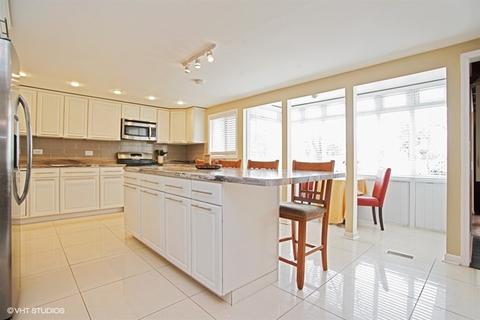 1340 Dennison Rd, Hoffman Estates, IL 60169 photo 3