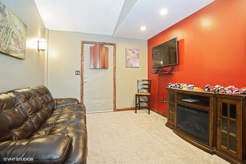 1340 Dennison Rd, Hoffman Estates, IL 60169 photo 9