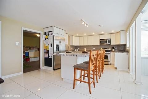 1340 Dennison Rd, Hoffman Estates, IL 60169 photo 4