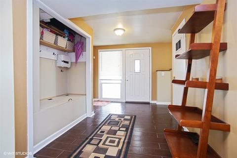 1340 Dennison Rd, Hoffman Estates, IL 60169 photo 2