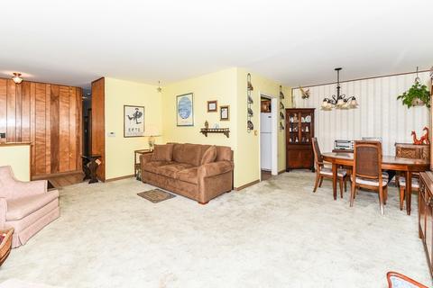 807 E Golfview Dr, Mount Prospect, IL 60056 photo 3