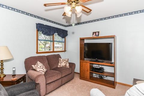 807 E Golfview Dr, Mount Prospect, IL 60056 photo 10