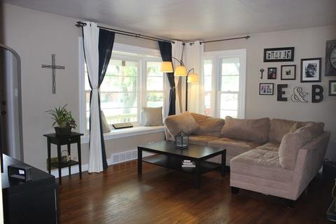 18328 Burnham Ave, Lansing, IL 60438 photo 2