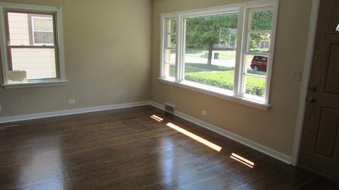 395 Hamilton Ave, Elgin, IL 60123 photo 4