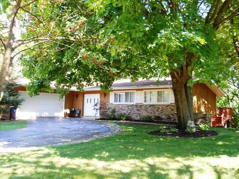 137 Hillcrest Dr, Algonquin, IL 60102 photo 1