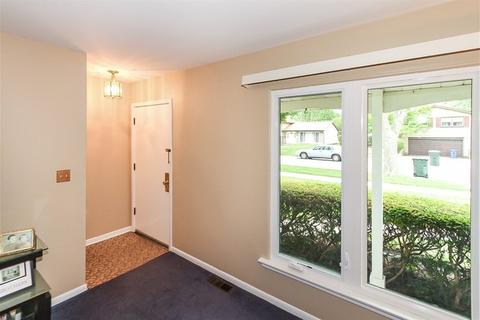 666 Westmere Rd, Des Plaines, IL 60016 photo 2