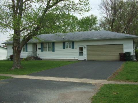 204 N 4th St, Danforth, IL 60930 photo 1