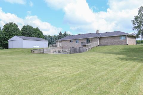 18807 River Rd, Marengo, IL 60152 photo 2