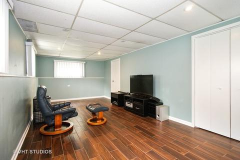 955 Olive St, Hoffman Estates, IL 60169 photo 5