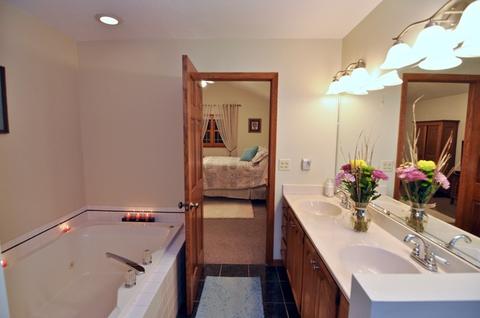 3221 Meadow Trl E, Dekalb, IL 60115 photo 17