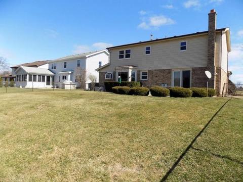 766 Longtree Dr, Wheeling, IL 60090 photo 21