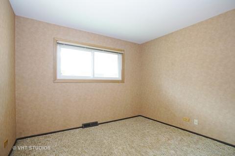 710 Cavan Ln, Des Plaines, IL 60016 photo 5