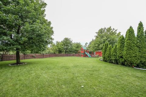 7880 Geneva Dr, Gurnee, IL 60031 photo 3