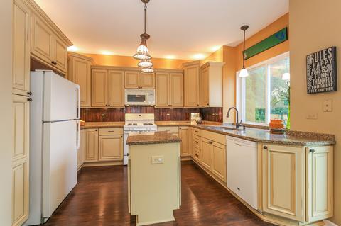 7880 Geneva Dr, Gurnee, IL 60031 photo 9