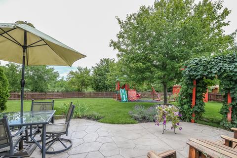 7880 Geneva Dr, Gurnee, IL 60031 photo 2