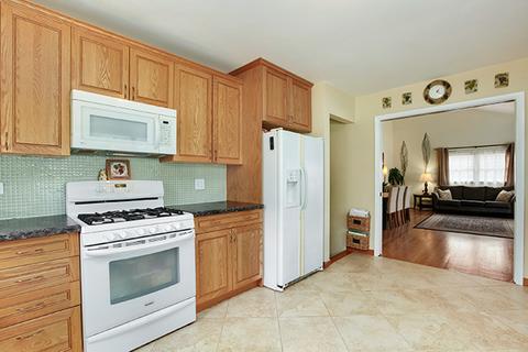 273 Pinehurst Dr, Des Plaines, IL 60016 photo 8
