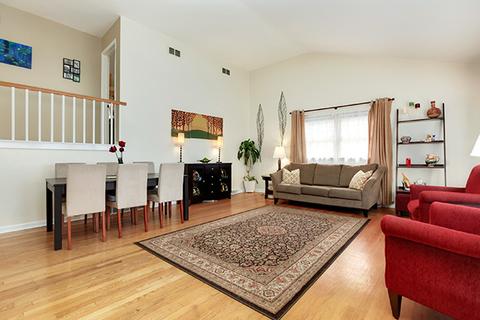 273 Pinehurst Dr, Des Plaines, IL 60016 photo 2