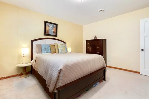 273 Pinehurst Dr, Des Plaines, IL 60016 photo 9