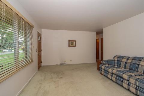892 Sioux Dr, Elgin, IL 60120 photo 5