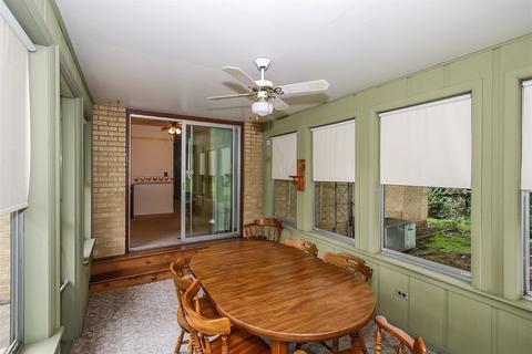 892 Sioux Dr, Elgin, IL 60120 photo 10