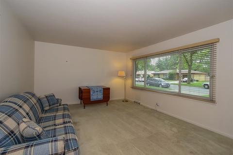 892 Sioux Dr, Elgin, IL 60120 photo 3