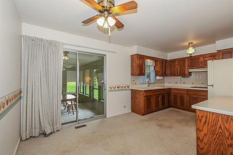 892 Sioux Dr, Elgin, IL 60120 photo 7