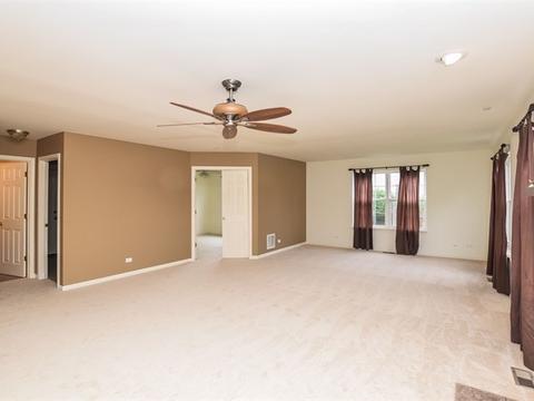 1634 Rosehall Ln, Elgin, IL 60123 photo 11