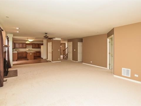 1634 Rosehall Ln, Elgin, IL 60123 photo 9
