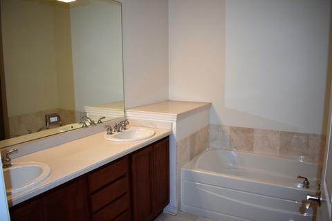 271 E Railroad Ave #308, Bartlett, IL 60103 photo 8