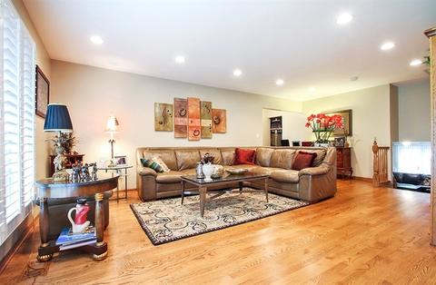 180 Lance Dr, Des Plaines, IL 60016 photo 3