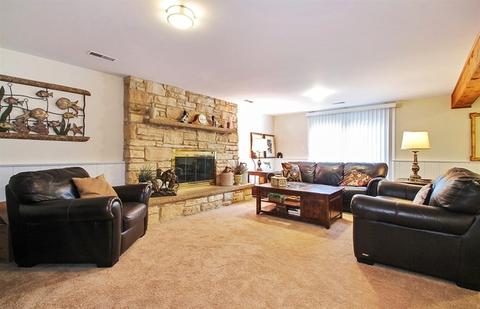 180 Lance Dr, Des Plaines, IL 60016 photo 4