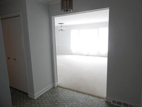 71 Marina Dr, Des Plaines, IL 60016 photo 3