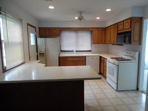 71 Marina Dr, Des Plaines, IL 60016 photo 7