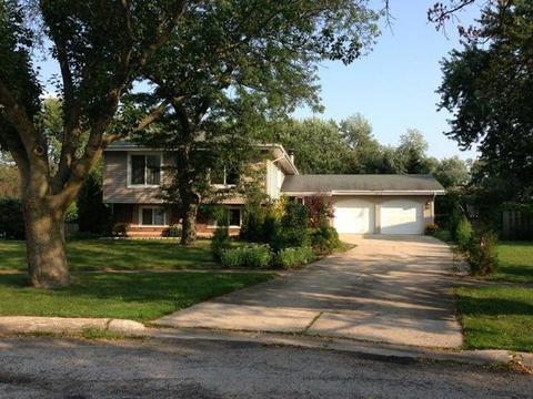 1015 Lancaster Ct, Hoffman Estates, IL 60169 photo 1