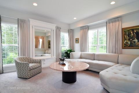 2000 Ivy Ridge Dr, Hoffman Estates, IL 60192 photo 2