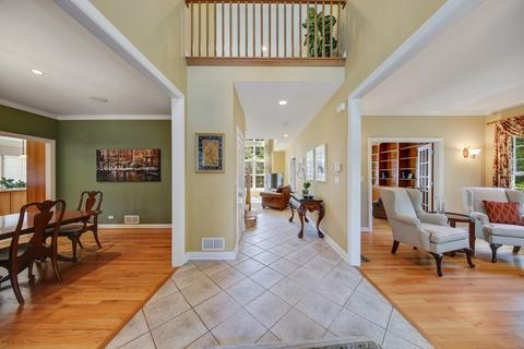6764 Fieldstone Dr, Burr Ridge, IL 60527 photo 2