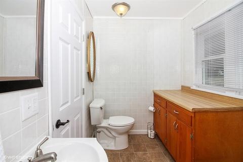 402 W Park St, Harvard, IL 60033 photo 10