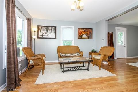402 W Park St, Harvard, IL 60033 photo 2