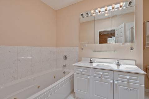 918 E 48th St, Chicago, IL 60615 photo 15