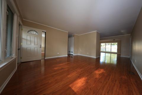 565 Olive St, Hoffman Estates, IL 60169 photo 3