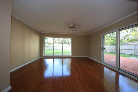 565 Olive St, Hoffman Estates, IL 60169 photo 9