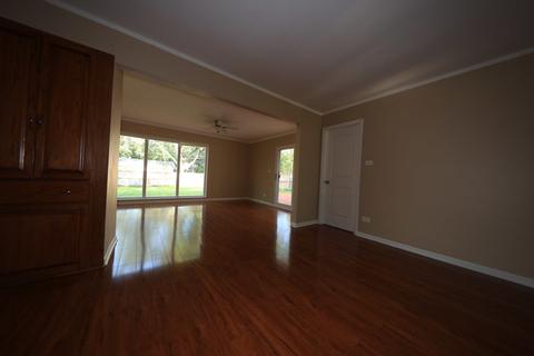 565 Olive St, Hoffman Estates, IL 60169 photo 8