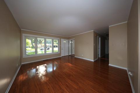 565 Olive St, Hoffman Estates, IL 60169 photo 5