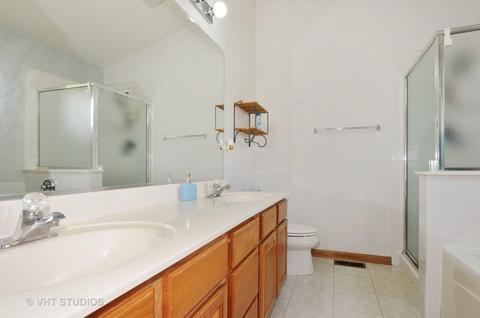 3271 Stratton Ln, Aurora, IL 60502 photo 9
