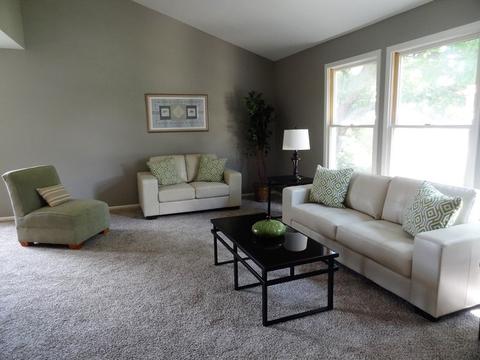 75 Westhampton Ct, Aurora, IL 60504 photo 3