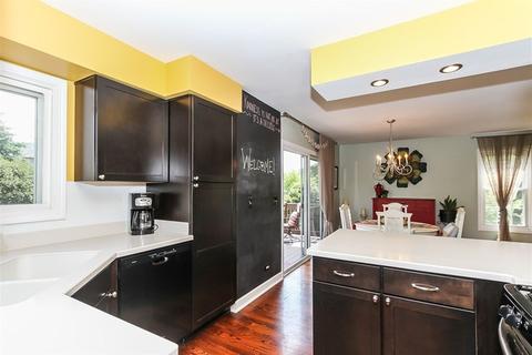 1136 Cimarron Dr, Cary, IL 60013 photo 8