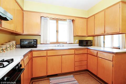 1042 E 8th St, Lockport, IL 60441 photo 3