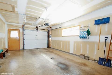 1042 E 8th St, Lockport, IL 60441 photo 9